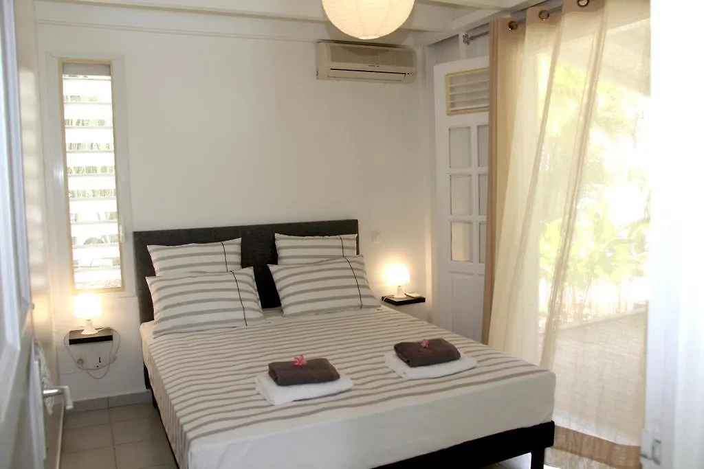 ゲストハウス La Petite Villa Guadeloupe サンタンヌ
